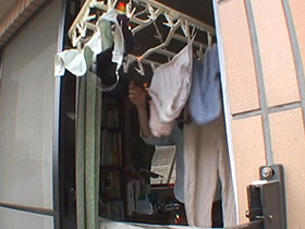 下着窃盗女性宅侵入撮 一人暮らしＯＬ編 3 サンプル動画サムネイル